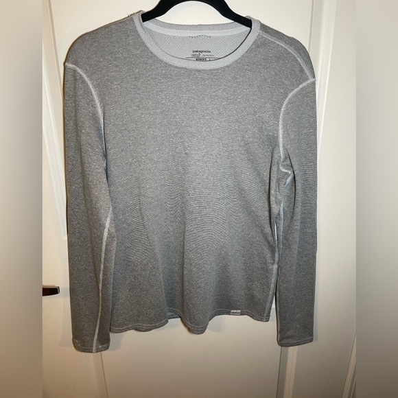 Patagonia Tops - Patagonia Women’s gray top in size large capitone 3